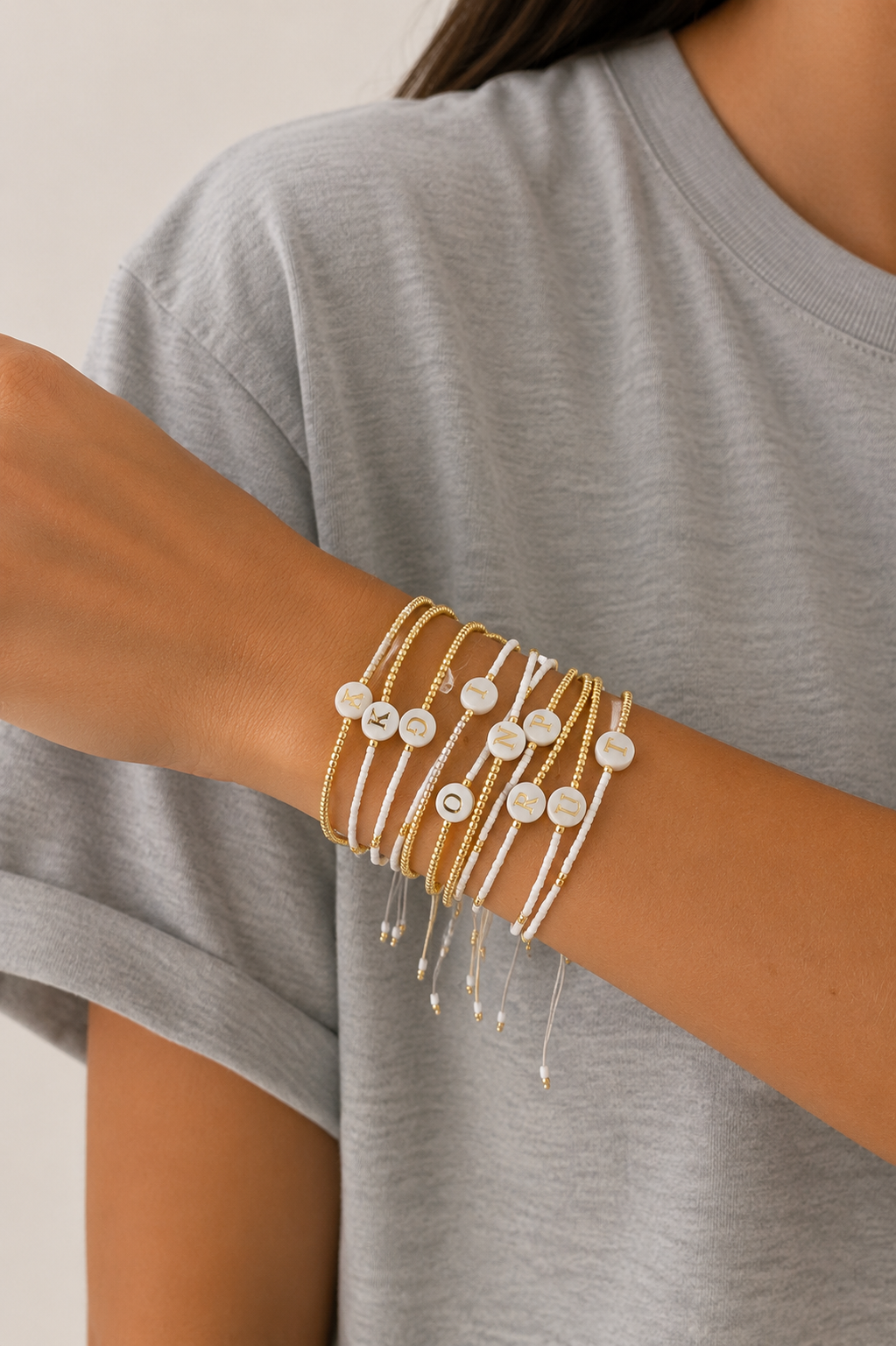 Initial bracelet/ white gold