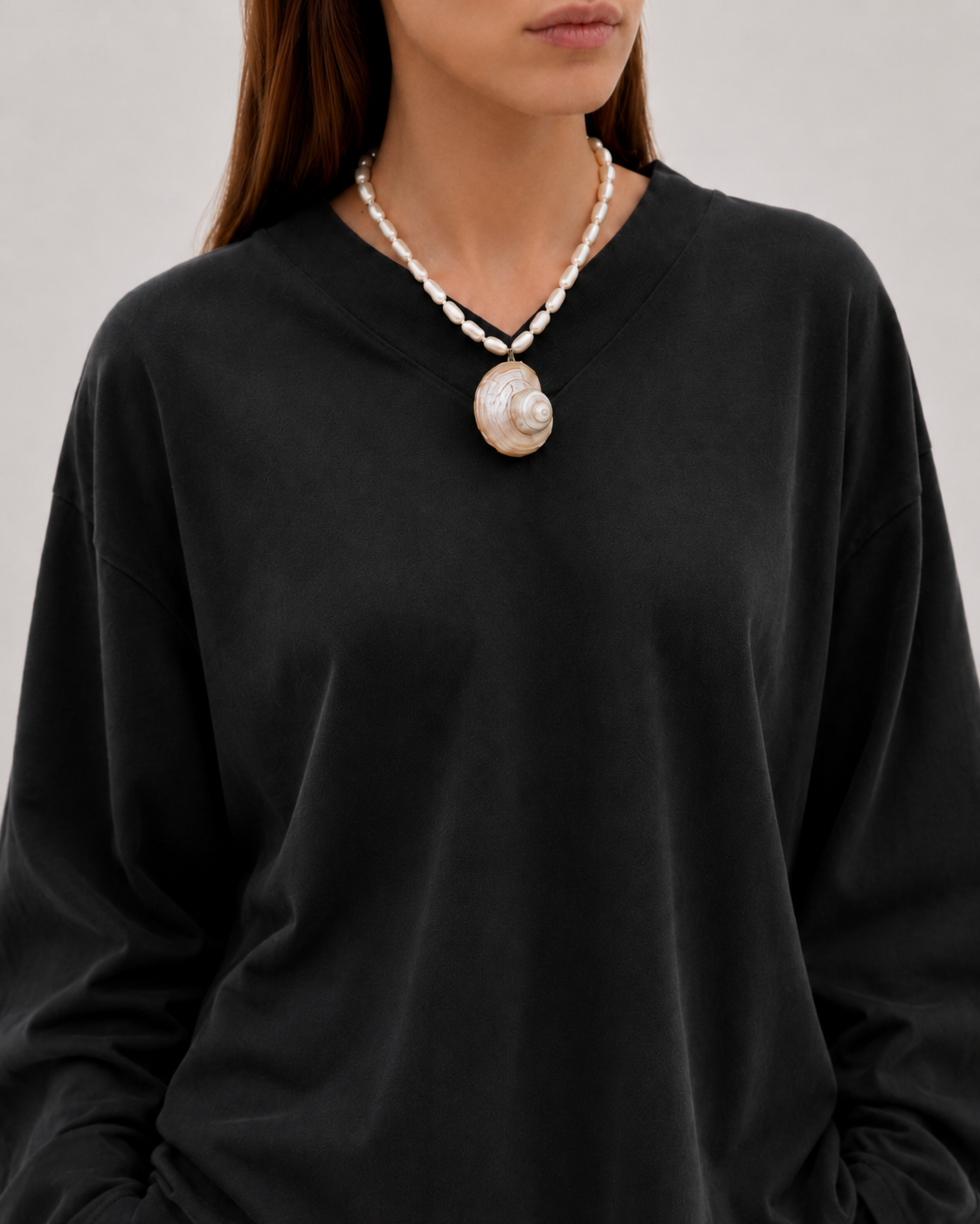 Shell-Freshwater-Pearl-Necklace-Model
